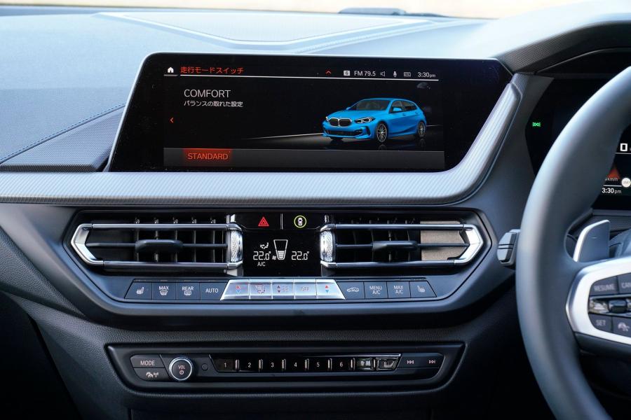 Детали интерьера BMW M135i xDrive (F40) 2019 года  (JP) (фото 10 из 17)